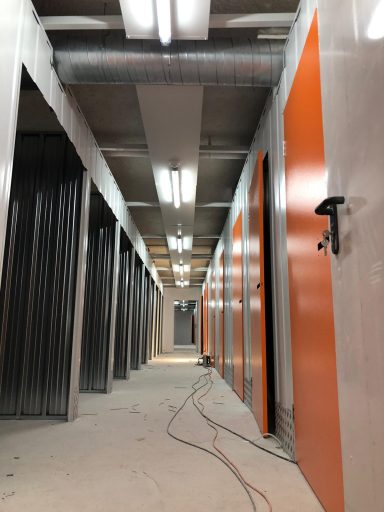 Instalación en trasteros Instalación eléctrica en trasteros con sensores de movimiento y alumbrado de emergencia en Granada y provincia