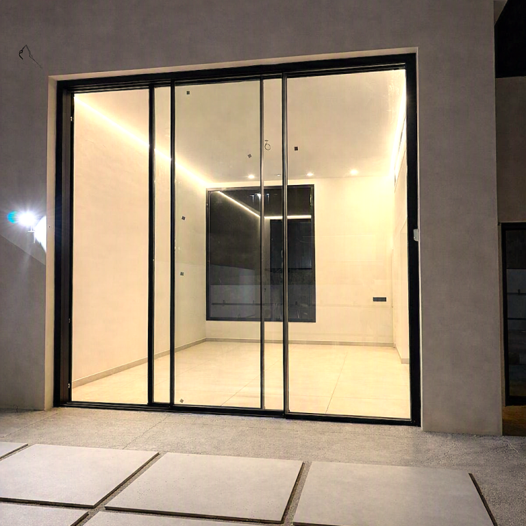 Obra nueva en vivienda de lujo Obra nueva de vivienda de lujo terminada con instalación eléctrica completa en Granada y provincia